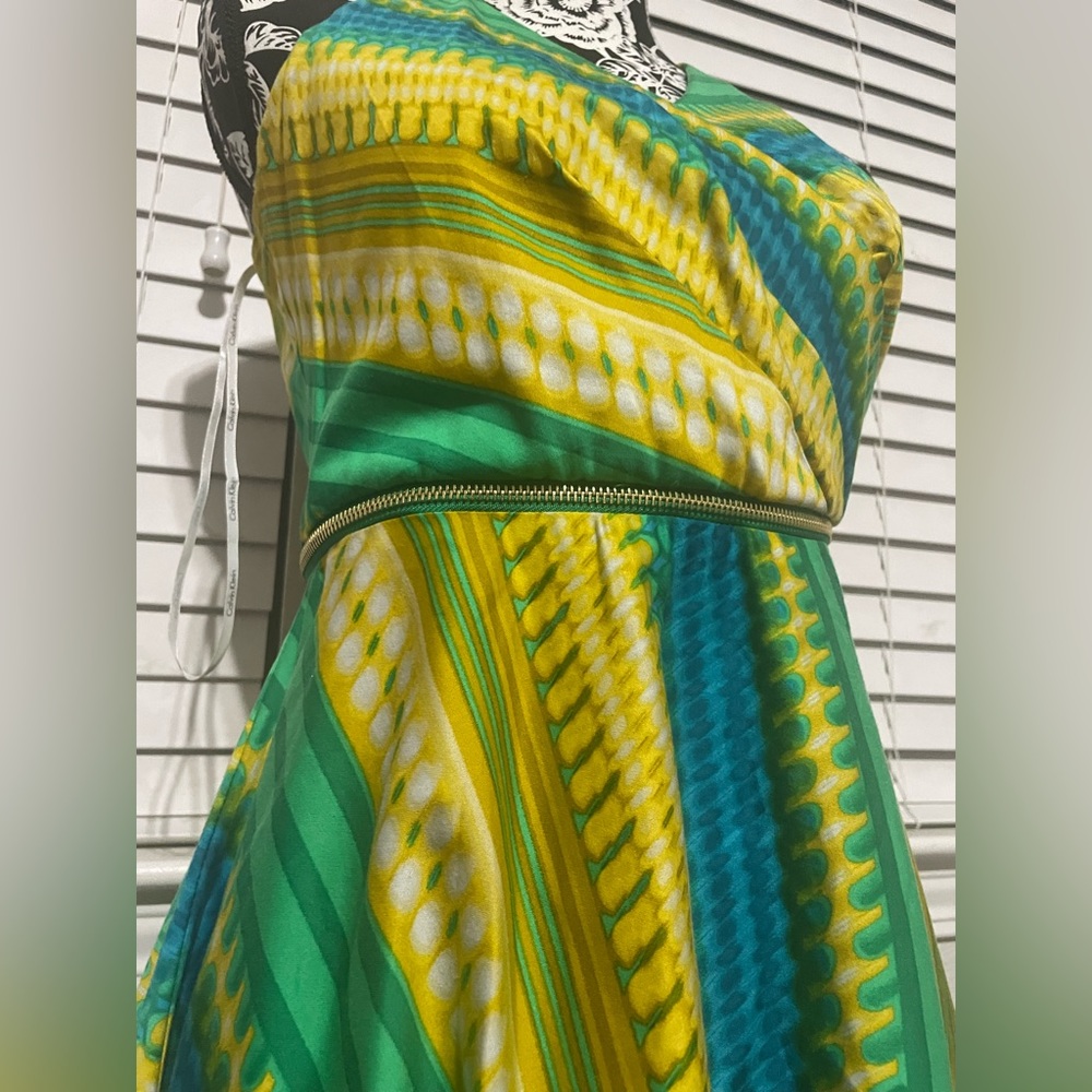 Pretty Pretty backless dress. Good condition!